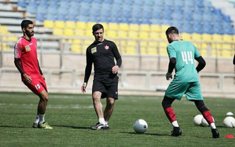 تبریک سرخپوشان به کریم باقری در روز تمرین پرفشار پرسپولیس 1 تبریک سرخپوشان به کریم باقری در روز تمرین پرفشار پرسپولیس