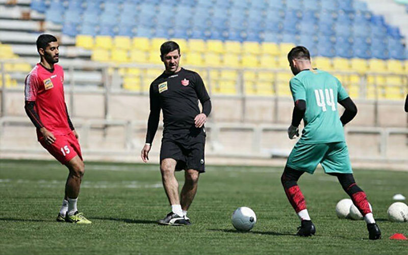 تبریک سرخپوشان به کریم باقری در روز تمرین پرفشار پرسپولیس