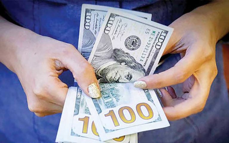 دلار-بر-قله-۱۸-ماهه