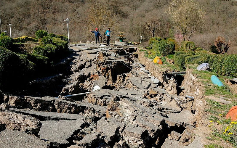 رانش زمين در گَلَندرود رويان مازندران (تصاویر)