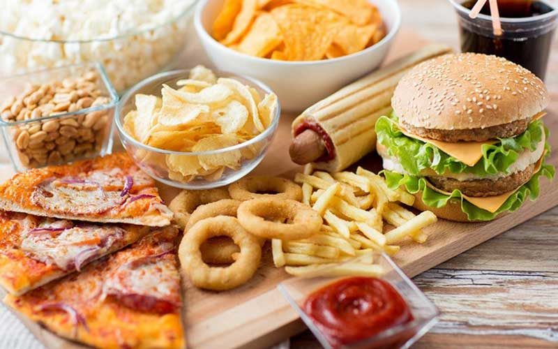 فست-فود‌ها-احتمال-انتقال-ویروس-کرونا-را-افزایش-می‌دهند؟