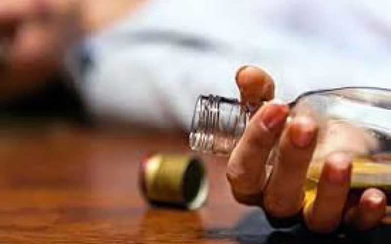 مسمومیت‌-۴۷۵-نفر-و-مرگ-۶۶-نفر-با-الکل-صنعتی-در-فارس