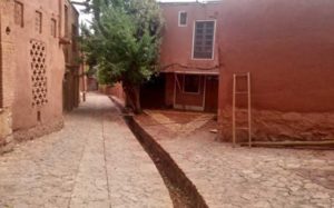 ورود-گردشگران-به-«ابیانه»-ممنوع-است