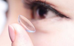 آیا-لنزهای-تماسی-خطر-ابتلا-به-کووید-19-را-افزایش-می‌دهند؟