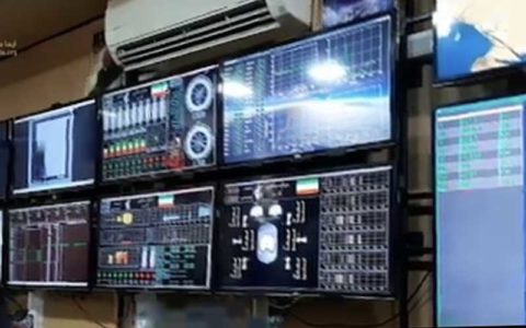 تصاویر جدید از اتاق کنترل در لحظه پرتاب ماهواره نظامی سپاه به فضا/فیلم