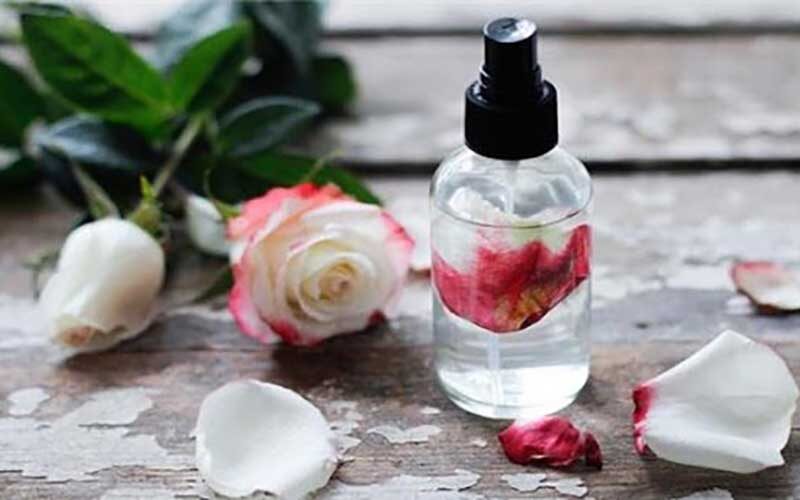 رفع-تشنگی-در-ماه-رمضان-با-اسپری-گلاب!