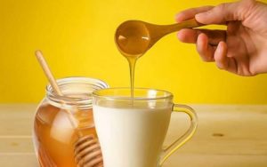 شیر-و-عسل؛-از-فواید-تا-دردسرهای-یک-ترکیب!