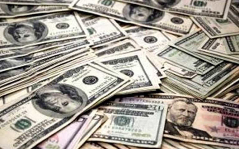 کشف-۱۹-هزار-دلار-ارز-قاچاق-در-فرودگاه-امام-خمینی-(ره)
