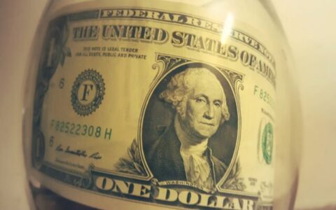 دلار صعودی ماند 1 دلار صعودی ماند