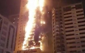 آتش-سوزی-گسترده-در-یکی-از-برج‌-های-شارجه-امارات
