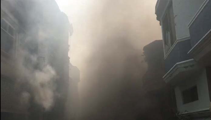 سقوط هواپیمای مسافربری پاکستانی در نزدیکی شهر کراچی/ ۱۰۷ نفر کشته شدند/ هواپیما روی منازل مسکونی سقوط کرد + تصاویر