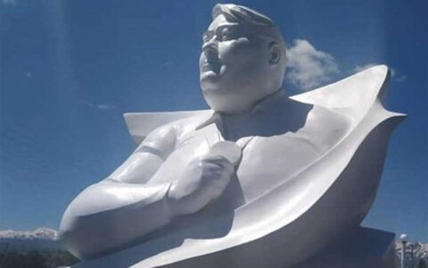 نصب تندیس سیامند رحمان /عکس 1 نصب تندیس سیامند رحمان /عکس