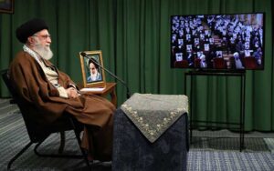 واکنش-رهبر-انقلاب-به-انتقاد-صریح-یک-دانشجو-درباره-پاسخگو-نبودن-منصوبان-رهبری