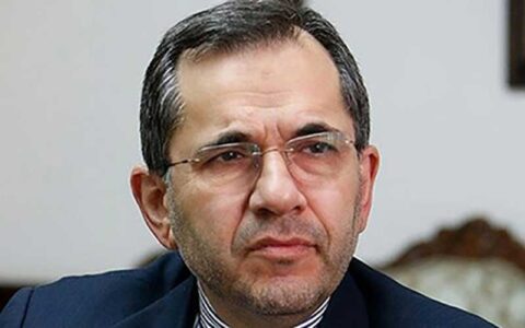 با تاریخچه خصومت با ایران، در صندلی راننده نشسته است