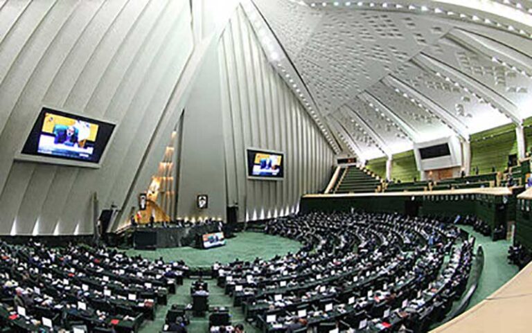 انتقاد-روزنامه-جمهوری-اسلامی-از-برخی-نمایندگان-تازه-به-دوران-رسیده