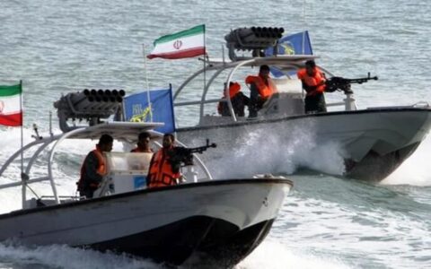 غرق شدن دو قایق سپاه هنگام کشف لاشه پهپاد آمریکایی 