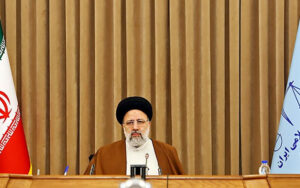 آیت-الله-رئیسی-در-استان‎های-وضعیت-قرمز،-ماسک-و-مواد-بهداشتی-رایگان-در-اختیار-مراجعه-کنندگان-و-مردم-قرار-گیرد