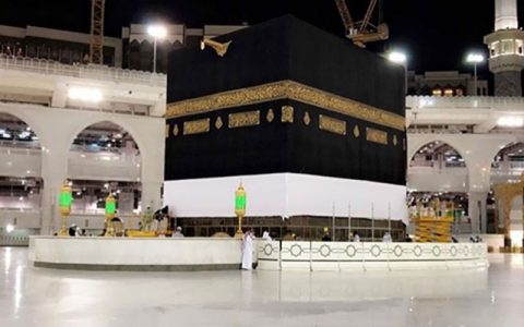 خانه خدا لباس احرام بر تن کرد/تصاویر