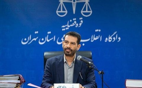 ضبط وثیقه داماد متواریِ وزیر سابق / قاضی: متهمان متواری که در دادگاه حاضر نمیشوند بدانند فیلم و صدایشان موجود است 1 ضبط وثیقه داماد متواریِ وزیر سابق / قاضی: متهمان متواری که در دادگاه حاضر نمیشوند بدانند فیلم و صدایشان موجود است
