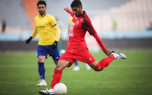 واکنش-محمد-انصاری-به-مدل-موی-هوادار-نوجوان-پرسپولیس