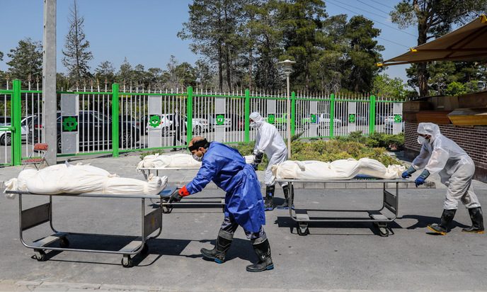 کیک خوری مدیران شهری بر سر مزار فوت شده های تهرانی؛ عزا و عروسی برای همه ممنوع است جز مدیران شهری تهران