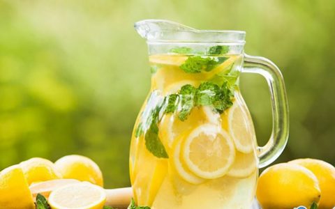 4 خاصیت اعجاب انگیز آب و لیموترش! 1 4 خاصیت اعجاب انگیز آب و لیموترش!