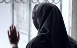 زندگی-مشترک-زن-جوان-بر-لبه-تیغ