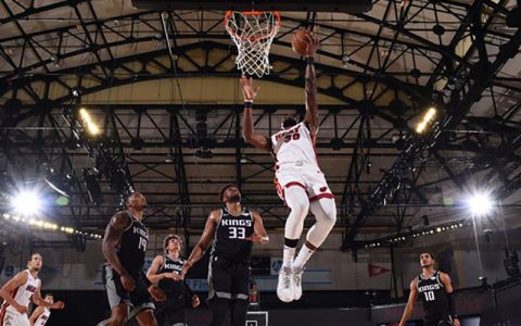 لیگ بسکتبال NBA/ شکست سنگین قهرمان مقابل بوستون لیگ بسکتبال NBA/ شکست سنگین قهرمان مقابل بوستون