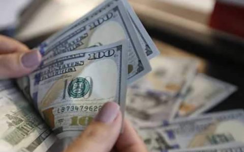 کاهش 2 هزار تومانی قیمت دلار در بازار آزاد 1 کاهش 2 هزار تومانی قیمت دلار در بازار آزاد کاهش 2 هزار تومانی قیمت دلار در بازار آزاد دلار, صرافیهای بانکی