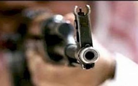 کشته شدن عامل قتل عام خانواده یک دختر توسط پلیس کشته شدن عامل قتل عام خانواده یک دختر توسط پلیس