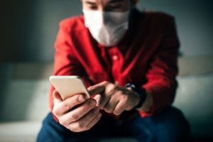 اپلیکیشن‌ها به جنگ کرونا رفتند؛ به صورتت دست نزن!