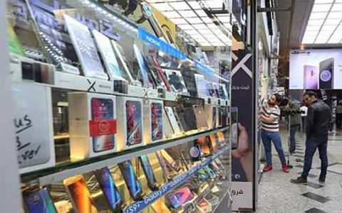 ردپای قاچاقچيان در افزايش شدید قيمت موبايل 1 ردپای قاچاقچيان در افزايش شدید قيمت موبايل