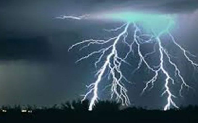 صاعقه-در-آذربایجان‌شرقی-جان-۲-نفر-را-گرفت
