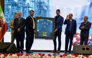 اهدای پیراهن بیراوند به بنیاد برکت