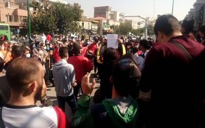 تجمع-تعدادی-از-هواداران-پرسپولیس-مقابل-باشگاه