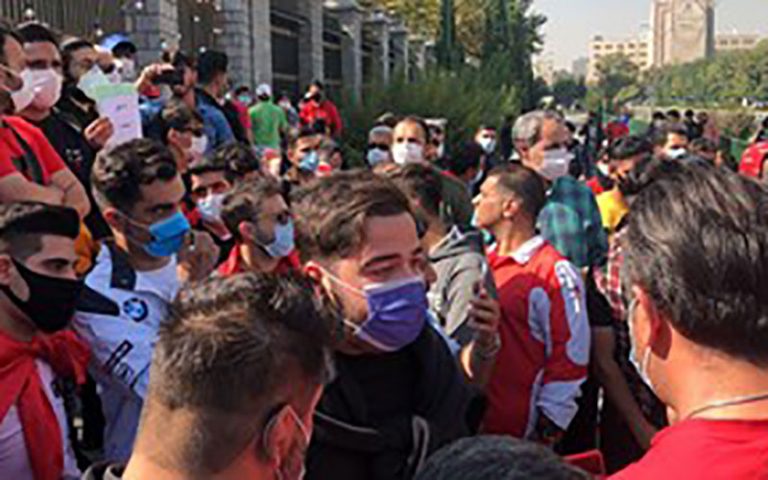 تجمع-هواداران-پرسپولیس-مقابل-ساختمان-مجلس