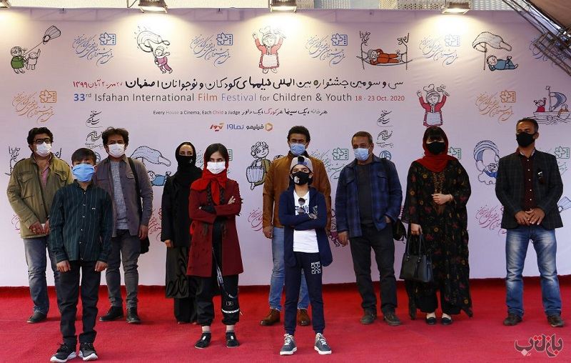 فرش قرمز فیلم سینمایی بچه گرگ های دره سیب 9 1024x682 1