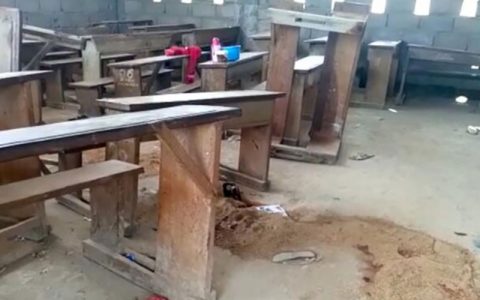 کشته شدن ۸ دانش آموز در حمله افراد مسلح به مدرسه ای در کامرون کشته شدن ۸ دانش آموز در حمله افراد مسلح به مدرسه ای در کامرون