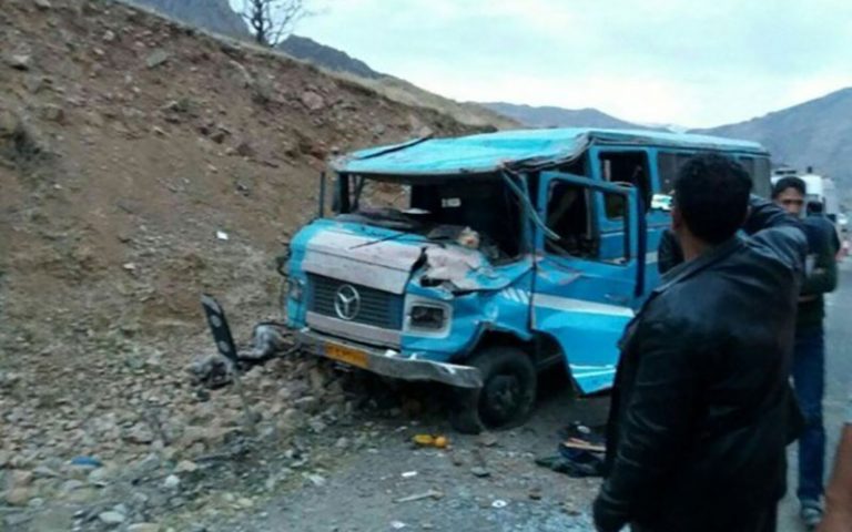 آذربایجان-غربی-۱۱-مجروح-در-واژگونی-مینی‌بوس-حامل-کارگران