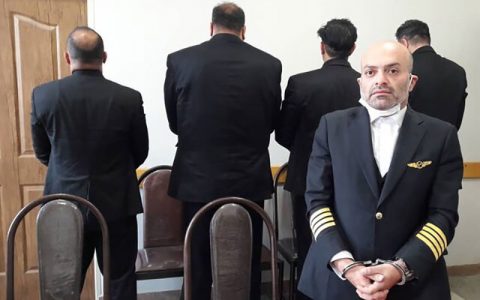 بازداشت خلبان قلابی با ادعای خلبانی برای مسئولان عالی کشور! 1 بازداشت خلبان قلابی با ادعای خلبانی برای مسئولان عالی کشور!
