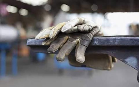 مسئولین می دانند فاصله حقوق کارگر با خط فقر چقدر است؟