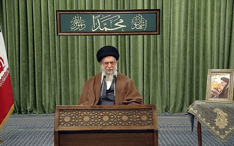 مقام-معظم-رهبری-هر-کس-رئیس-جمهور-آمریکا-بشود،-روی-سیاست-ما-تاثیری-ندارد