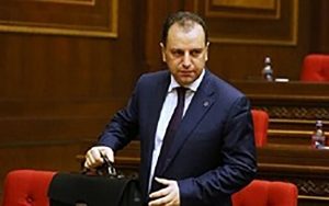 وزیر-دفاع-ارمنستان-هم-استعفا-داد
