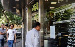 کاهش-نرخ-۲۲-ارز-در-بازار-بین-بانکی