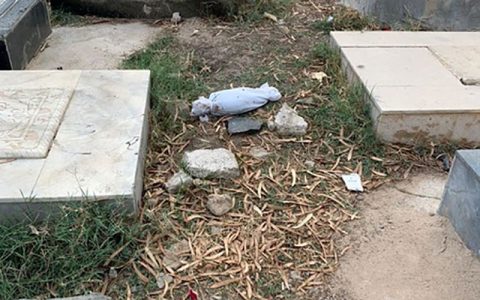 کشف جسد یک نوزاد در قبرستان گناوه بوشهر 1 کشف جسد یک نوزاد در قبرستان گناوه بوشهر کشف جسد یک نوزاد در قبرستان گناوه بوشهر نوزاد فوت شده, قبرستان گناوه