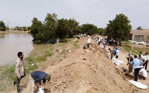 تهدید اهالی یک روستای ماهشهر توسط بخشدار برای اطلاع رسانی مشکلات سیلاب/ فیلم