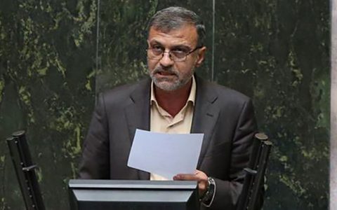 حمله عجیب یک نماینده به روحانی در صحن علنی / شما با کرونا نمی‌میرید!