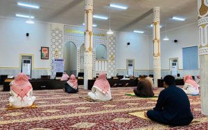 عربستان-بیش-از-۱۰۰-امام-جماعت-را-برکنار-کرد