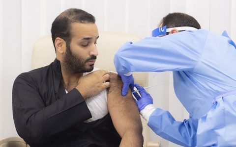 محمد بن سلمان واکسن کرونا تزریق کرد