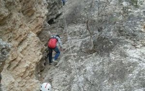 ۱۰-کوهنورد-گرفتار-در-آبشار-یخی-مرند-نجات-یافتند
